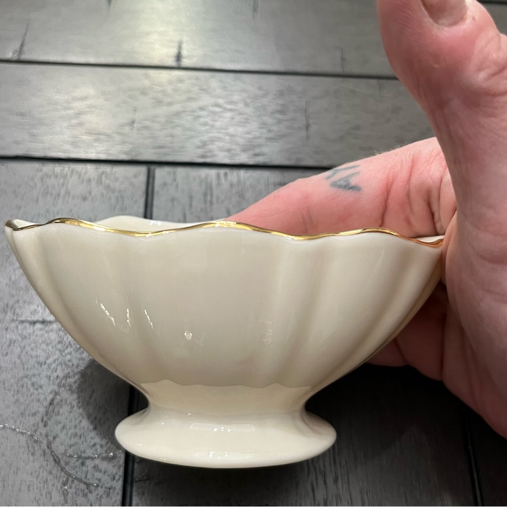 Lenox small sugar/ what not dish